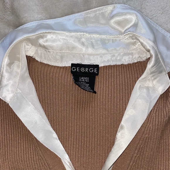 Button up top - Picture 4 of 4